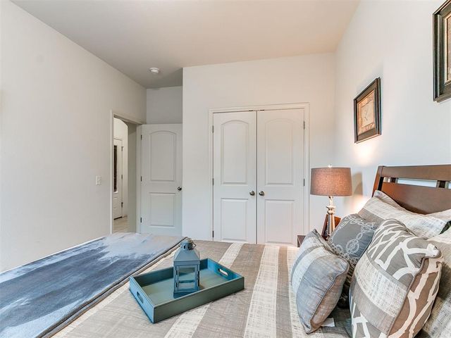 3208 Brookstone Lakes Drive, Yukon, OK 73099