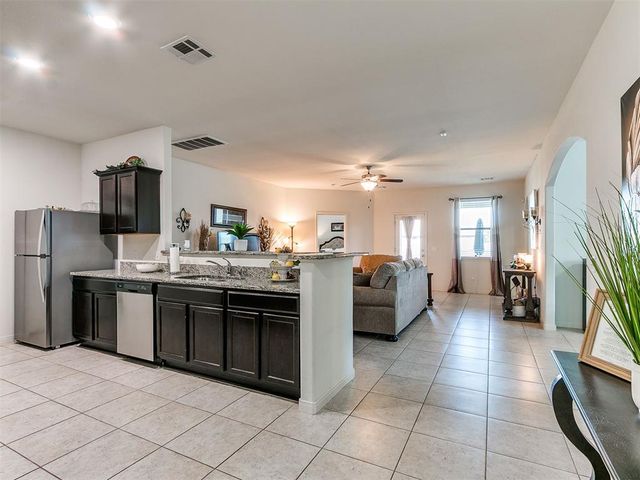 3208 Brookstone Lakes Drive, Yukon, OK 73099