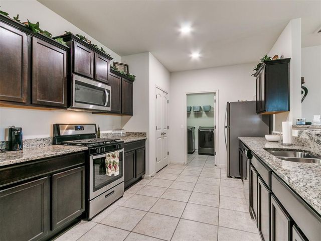3208 Brookstone Lakes Drive, Yukon, OK 73099