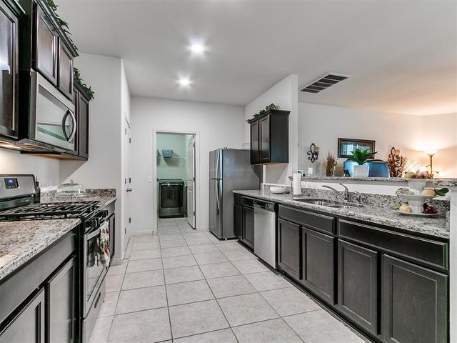 3208 Brookstone Lakes Drive, Yukon, OK 73099