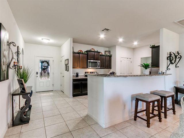 3208 Brookstone Lakes Drive, Yukon, OK 73099