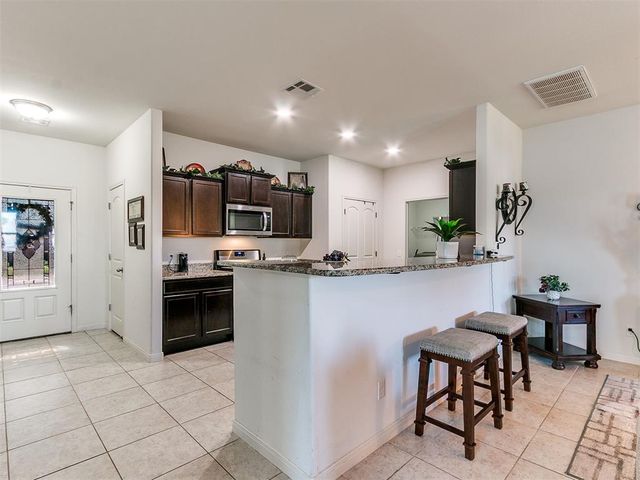 3208 Brookstone Lakes Drive, Yukon, OK 73099