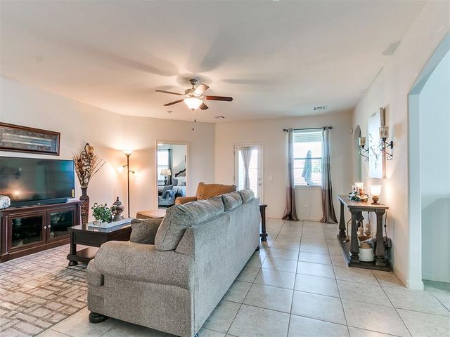 3208 Brookstone Lakes Drive, Yukon, OK 73099