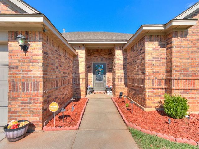 3208 Brookstone Lakes Drive, Yukon, OK 73099