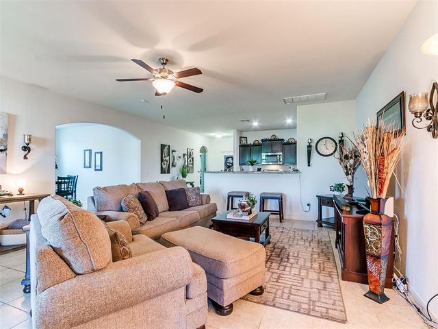 3208 Brookstone Lakes Drive, Yukon, OK 73099