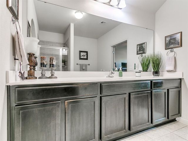 3208 Brookstone Lakes Drive, Yukon, OK 73099