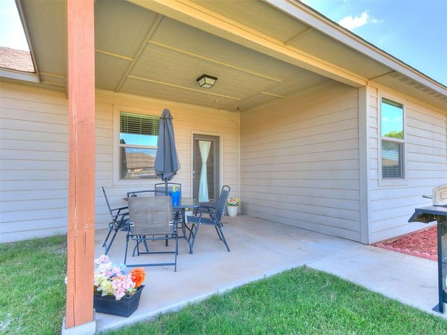 3208 Brookstone Lakes Drive, Yukon, OK 73099