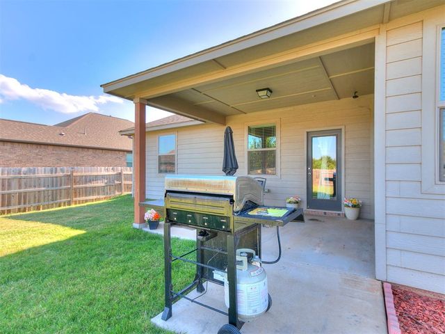3208 Brookstone Lakes Drive, Yukon, OK 73099