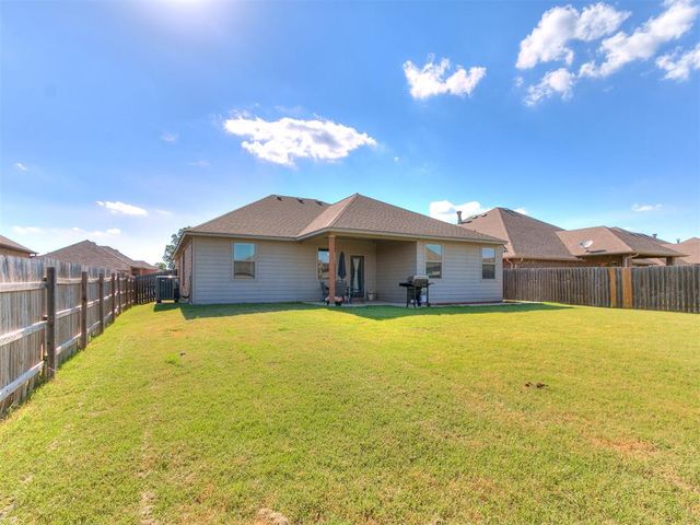 3208 Brookstone Lakes Drive, Yukon, OK 73099