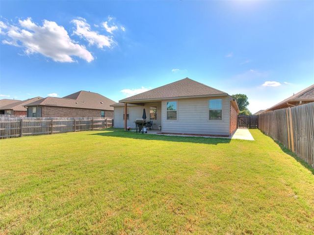 3208 Brookstone Lakes Drive, Yukon, OK 73099