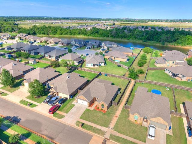 3208 Brookstone Lakes Drive, Yukon, OK 73099