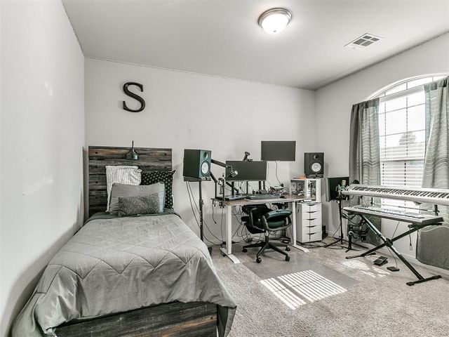 3208 Brookstone Lakes Drive, Yukon, OK 73099