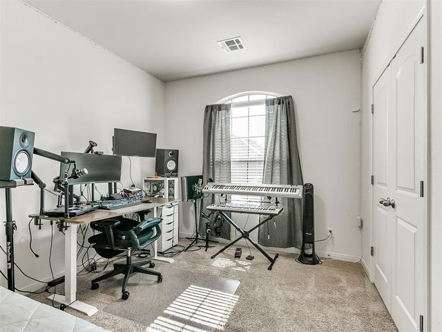3208 Brookstone Lakes Drive, Yukon, OK 73099