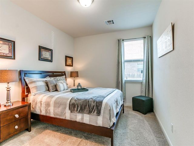 3208 Brookstone Lakes Drive, Yukon, OK 73099