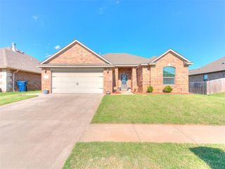 3208 Brookstone Lakes Drive, Yukon, OK 73099