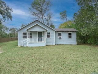 1301 N Walnut St, Gladewater, TX 75647