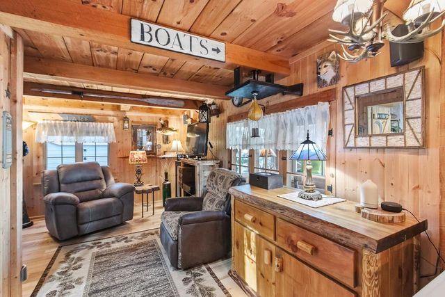 W8120 Eagle Court, Oxford, WI 53952