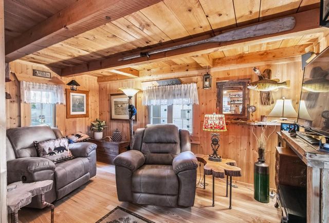 W8120 Eagle Court, Oxford, WI 53952