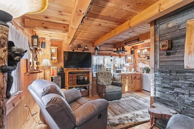 W8120 Eagle Court, Oxford, WI 53952