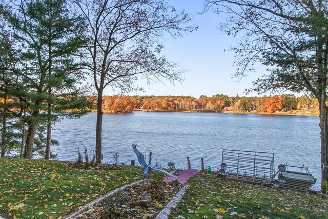 W8120 Eagle Court, Oxford, WI 53952