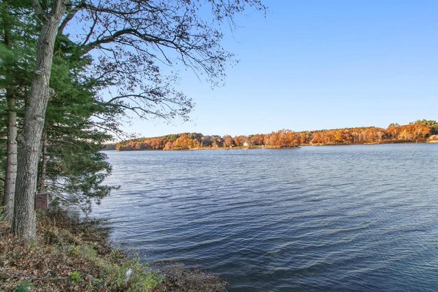 W8120 Eagle Court, Oxford, WI 53952