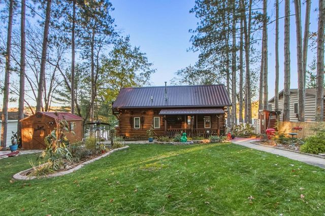 W8120 Eagle Court, Oxford, WI 53952