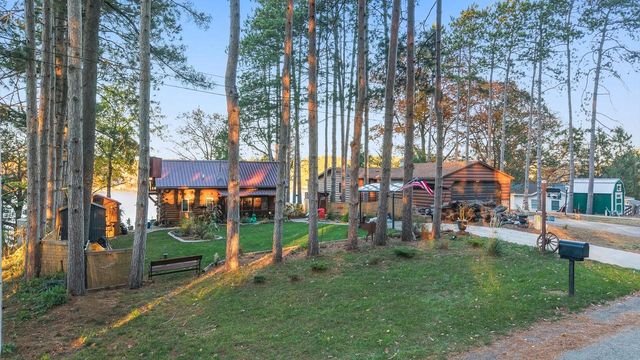 W8120 Eagle Court, Oxford, WI 53952