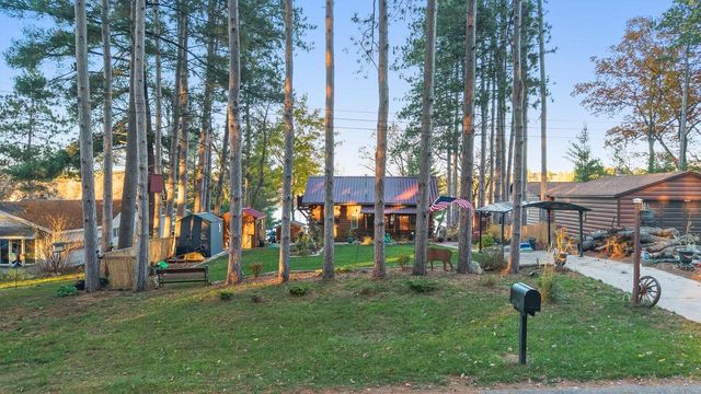 W8120 Eagle Court, Oxford, WI 53952