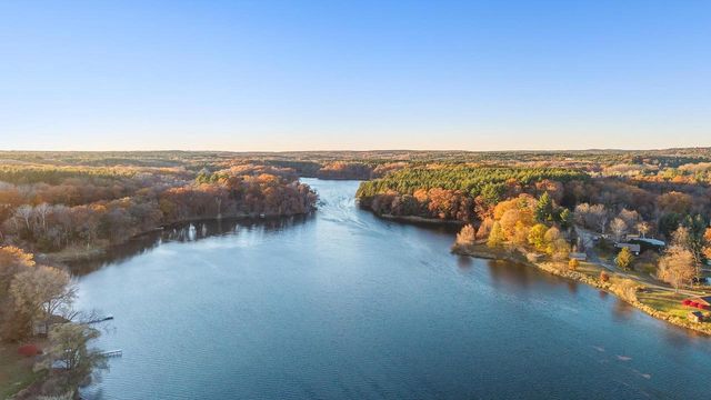 W8120 Eagle Court, Oxford, WI 53952