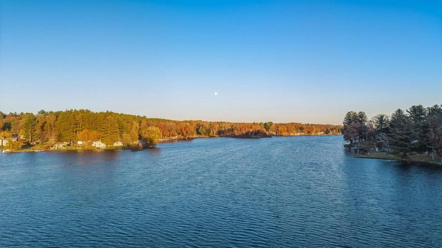 W8120 Eagle Court, Oxford, WI 53952