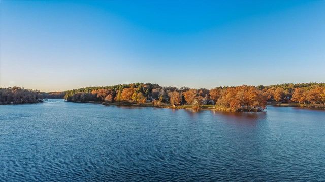 W8120 Eagle Court, Oxford, WI 53952