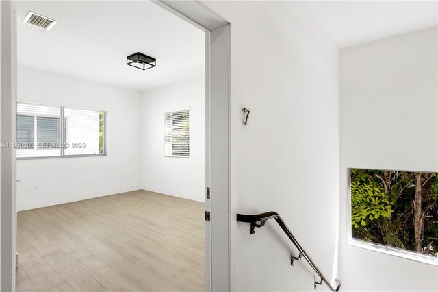 628 Santander Ave 8, Coral Gables, FL 33134