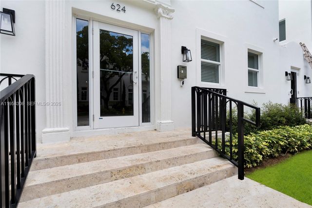 628 Santander Ave 8, Coral Gables, FL 33134