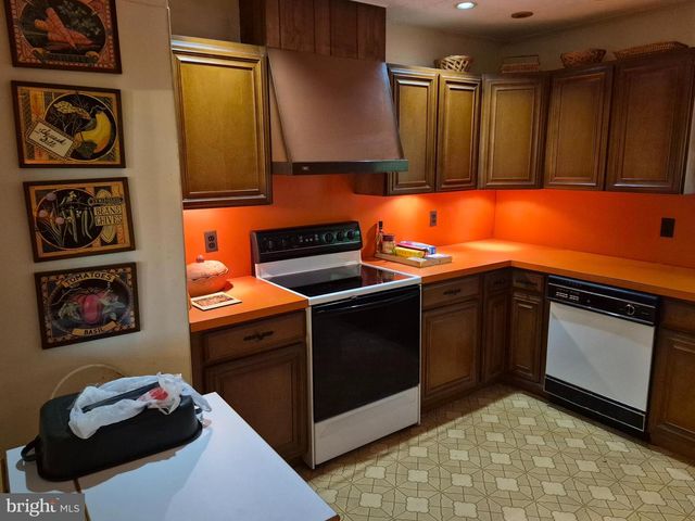 1941 SAWMILL RD, Spring City, PA 19475