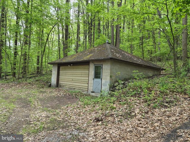 1941 SAWMILL RD, Spring City, PA 19475