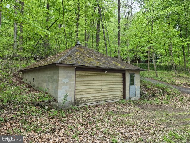 1941 SAWMILL RD, Spring City, PA 19475
