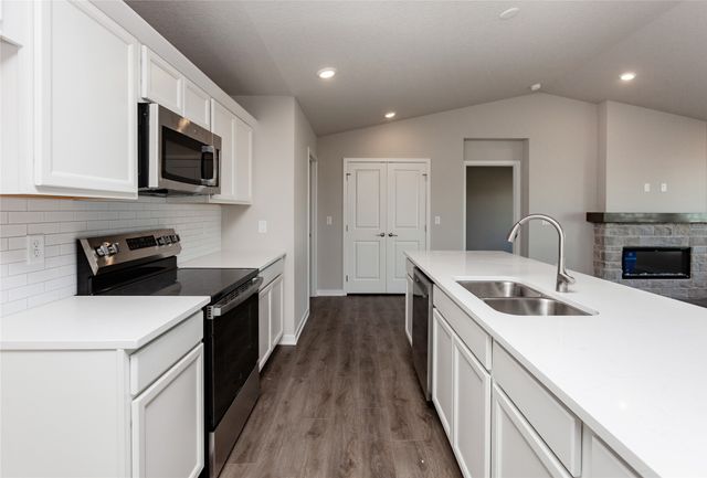 575 NW Compass Avenue, Waukee, IA 50263