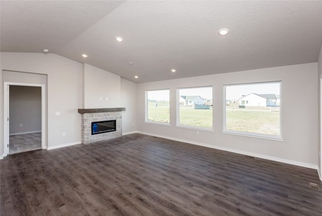 575 NW Compass Avenue, Waukee, IA 50263