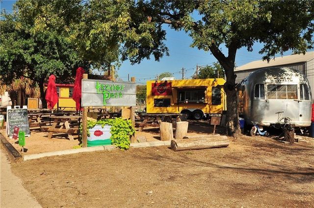 1601 E Cesar Chavez ST 102, Austin, TX 78702