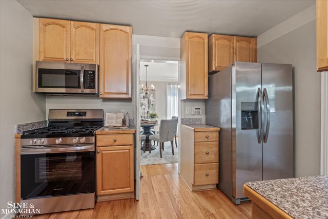 1930 Lochmoor Boulevard, Grosse Pointe Woods, MI 48236