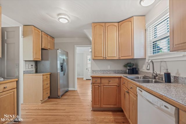 1930 Lochmoor Boulevard, Grosse Pointe Woods, MI 48236