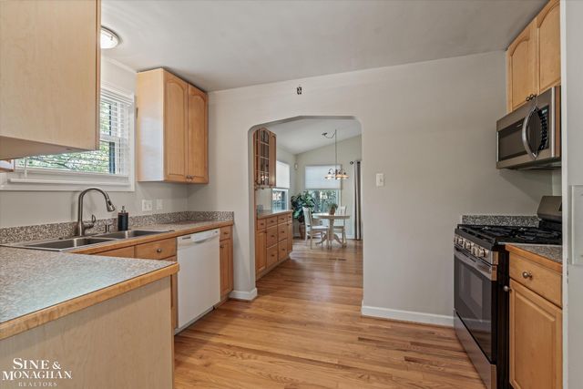 1930 Lochmoor Boulevard, Grosse Pointe Woods, MI 48236