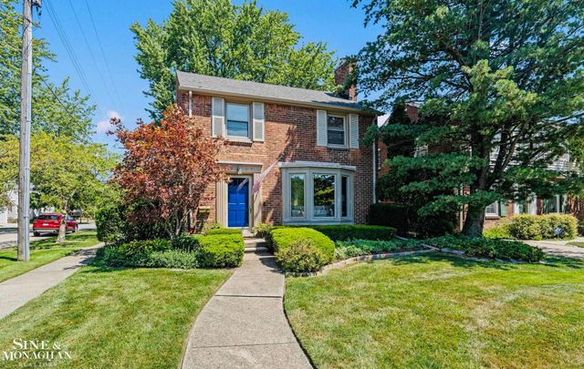 1930 Lochmoor Boulevard, Grosse Pointe Woods, MI 48236