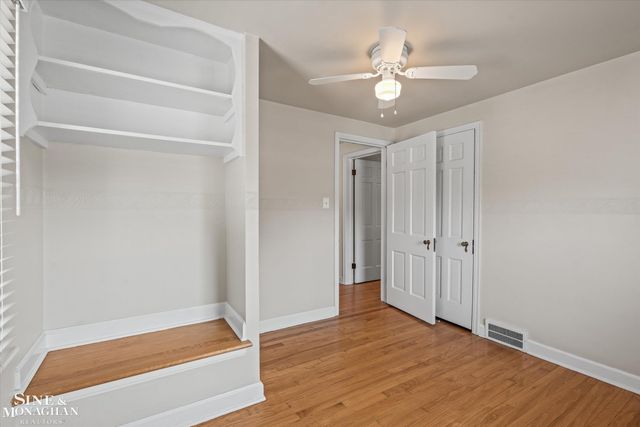1930 Lochmoor Boulevard, Grosse Pointe Woods, MI 48236