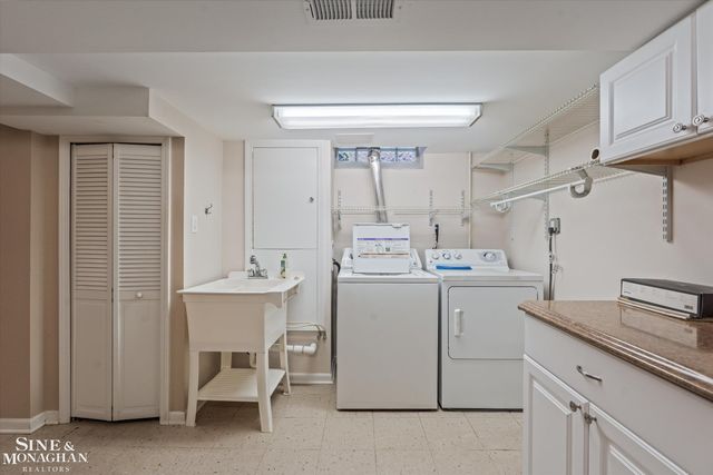 1930 Lochmoor Boulevard, Grosse Pointe Woods, MI 48236