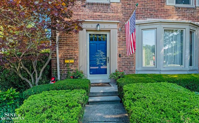1930 Lochmoor Boulevard, Grosse Pointe Woods, MI 48236