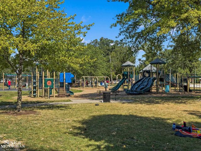 1930 Lochmoor Boulevard, Grosse Pointe Woods, MI 48236