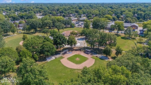1930 Lochmoor Boulevard, Grosse Pointe Woods, MI 48236