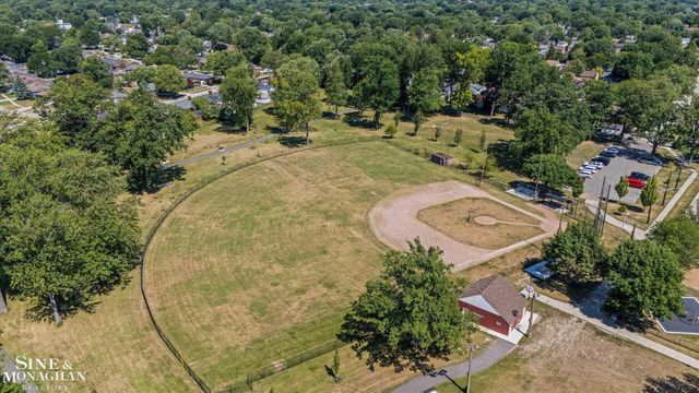 1930 Lochmoor Boulevard, Grosse Pointe Woods, MI 48236