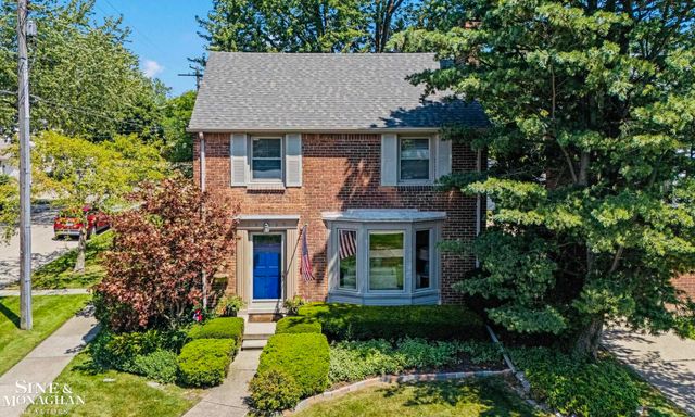 1930 Lochmoor Boulevard, Grosse Pointe Woods, MI 48236